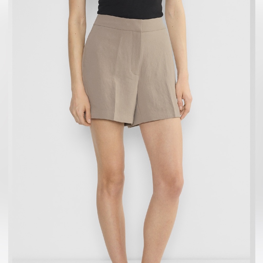 Aritzia Limitless Mid Thigh Short Modern Taupe Size 4 NWOT
